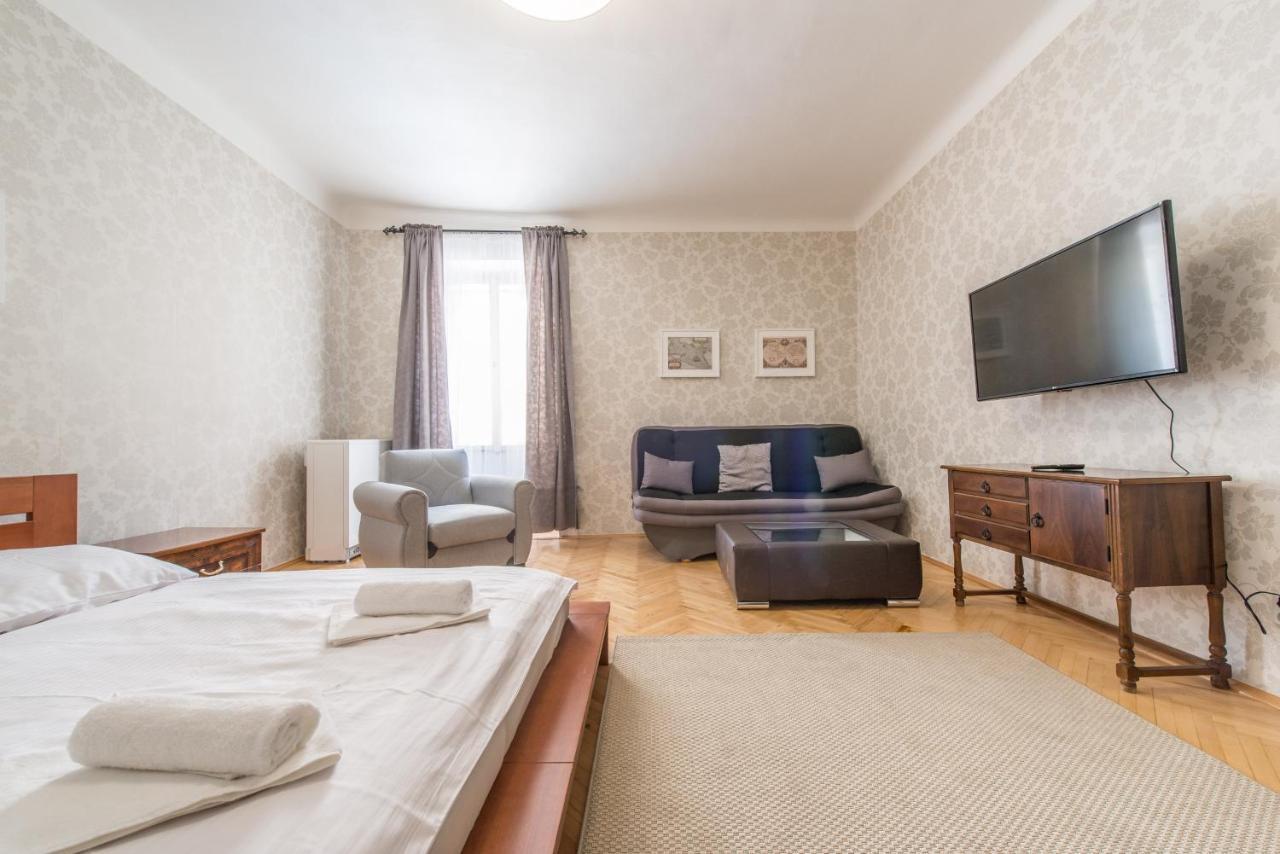 Prague Locals Monastery Apartments Praga Exterior foto