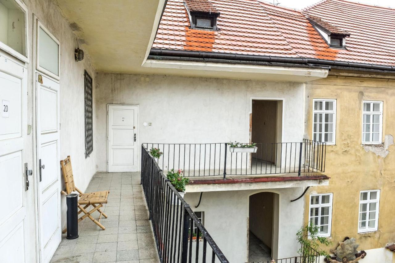 Prague Locals Monastery Apartments Praga Exterior foto